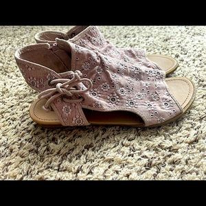 Very G sandals, women’s size 8.5